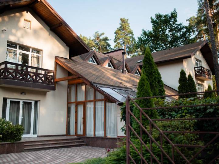Замовити фотолокацію Буча. Вікторія Парк Готель