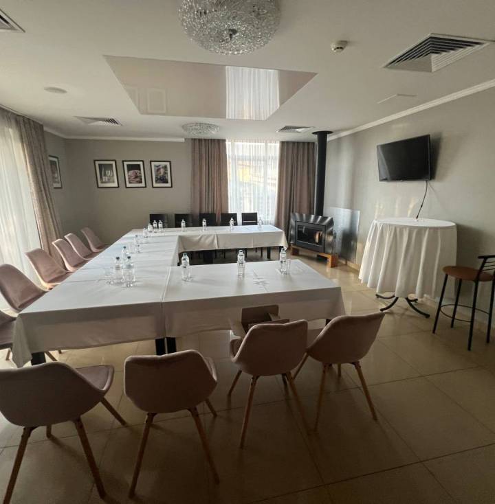 Проведение конференций в ресторане отеле Буча. Конференц сервис от Viktoria Park Hotel. 