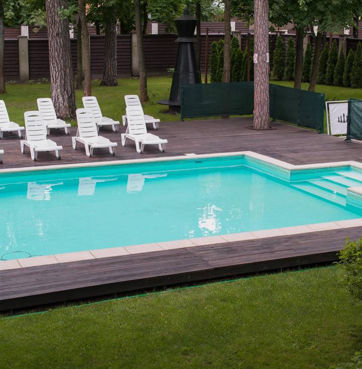 Басейн Буча Ірпінь просто неба. Заміський комплекс Victoria Park Hotel у Бучі